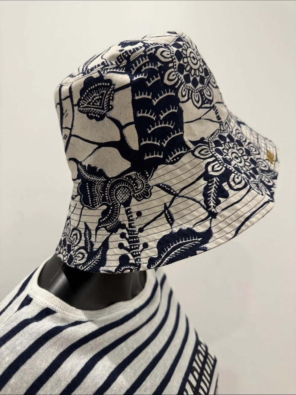 Christian Dior Toile de Jouy Bucket Hat Navy Ivory Cotton Size 58 NEW